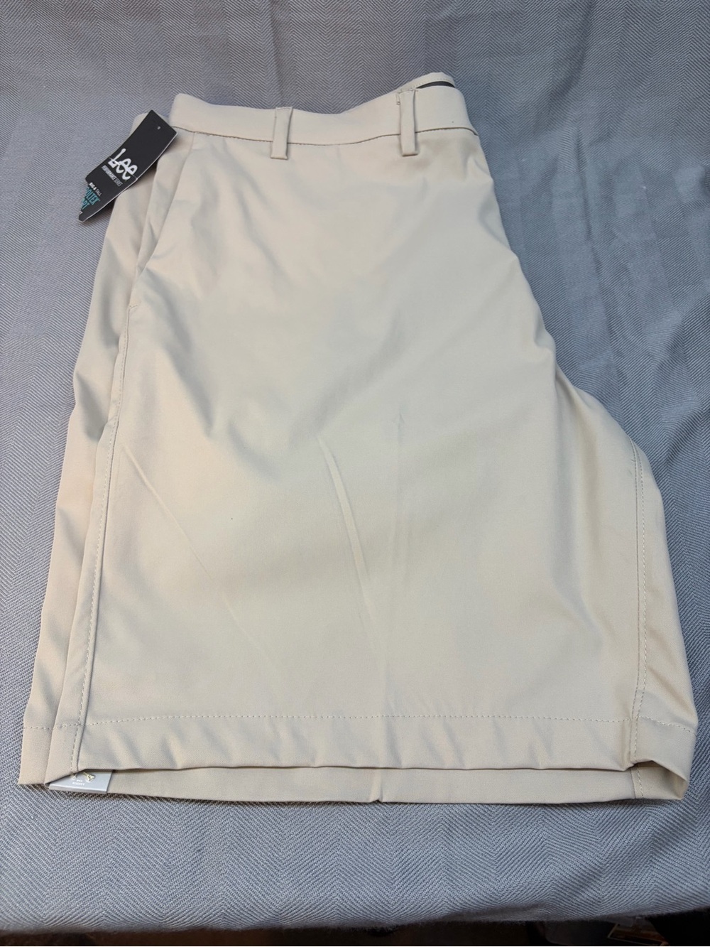 NWT Lee performance cooltex sport men’s  shorts size 50 color is pebble